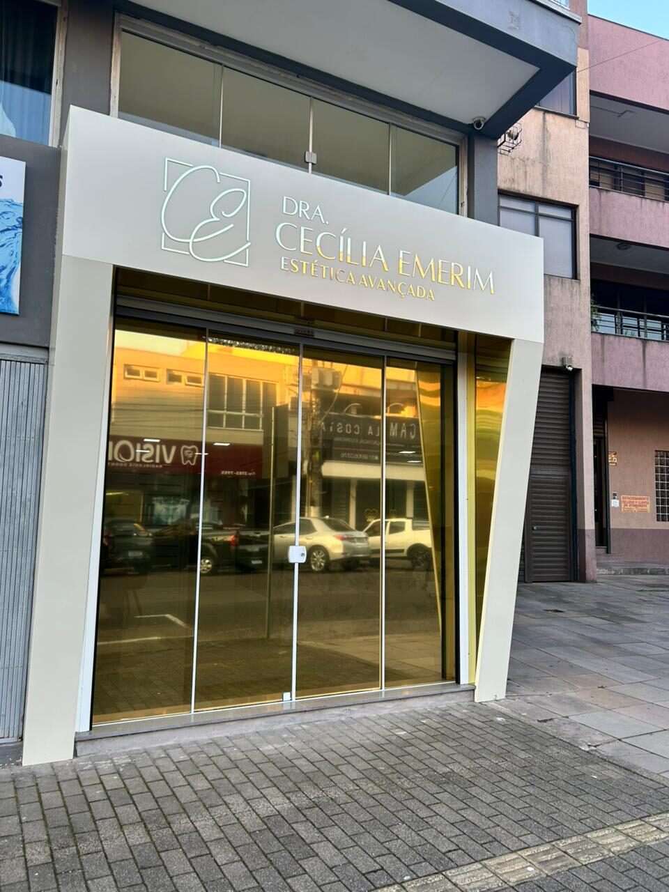 Fachada da clínica Dra. Cecília Emerim, em Esteio - RS